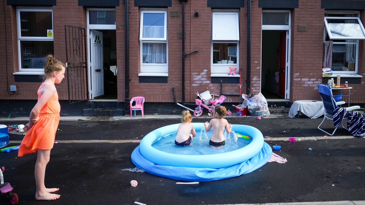 Fotky: Británie se roztéká, zakusila historické vedro